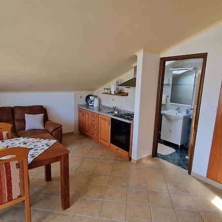 Haus Anica Apartment Rab Town Ngoại thất bức ảnh