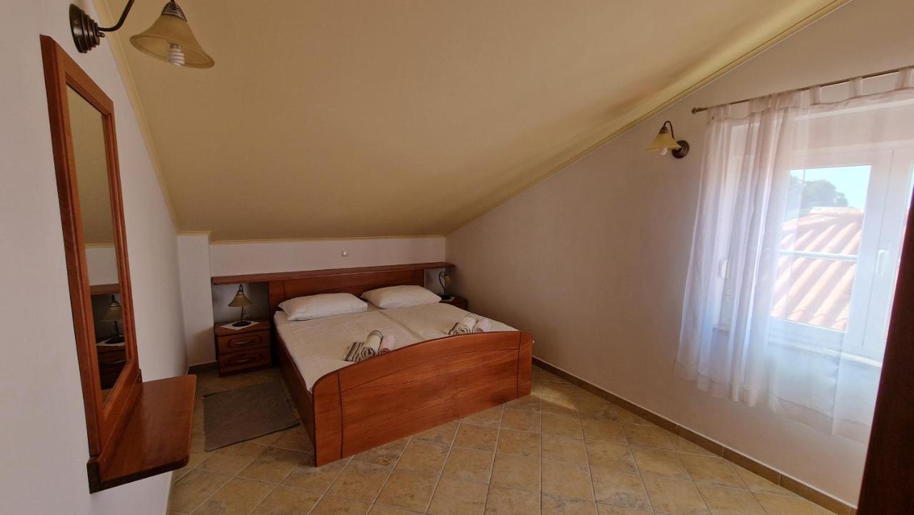 Haus Anica Apartment Rab Town Ngoại thất bức ảnh