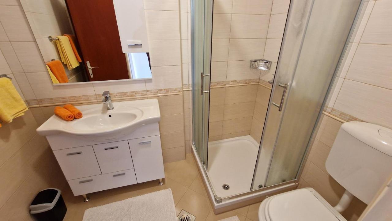 Haus Anica Apartment Rab Town Ngoại thất bức ảnh