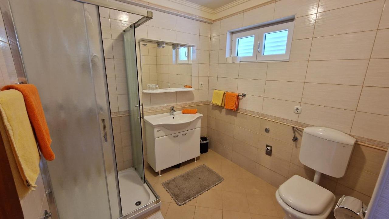 Haus Anica Apartment Rab Town Ngoại thất bức ảnh